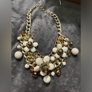 Vintage Elegant Floral Statement Necklace in Gold and White 80’s